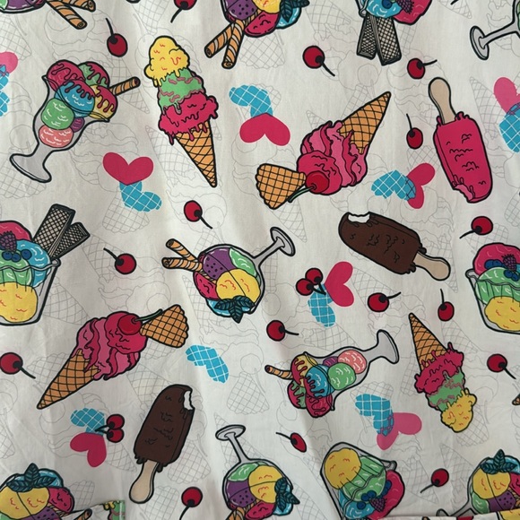 Women’s Scrub Top - Picture 3 of 3